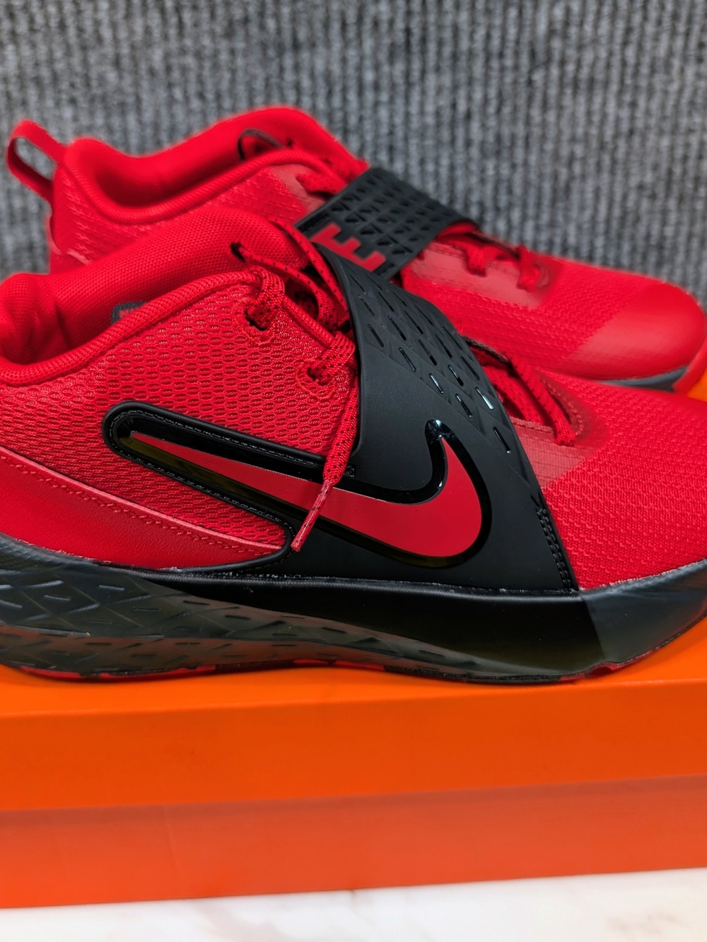 Nike Kids' Red and Black Athletic Sneakers Size Youth 7